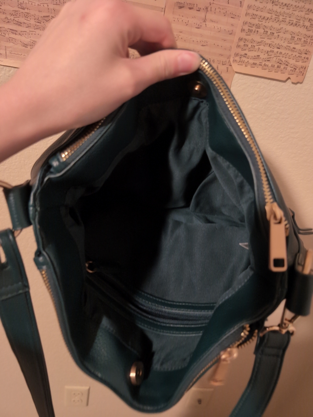 Classic Dark Green Crossbody Handbag with Front Zip Pockets - Picture 4 of 5